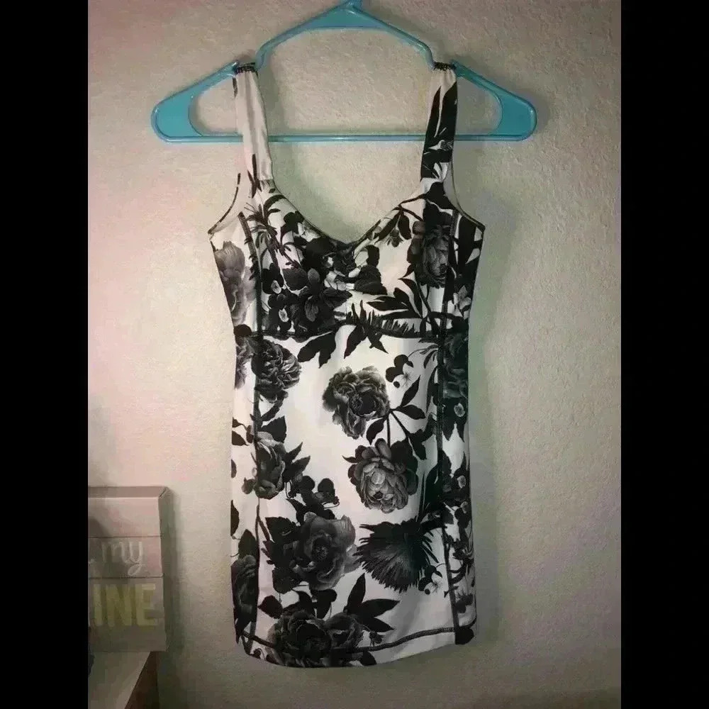Lululemon floral black and white tank sz 4
